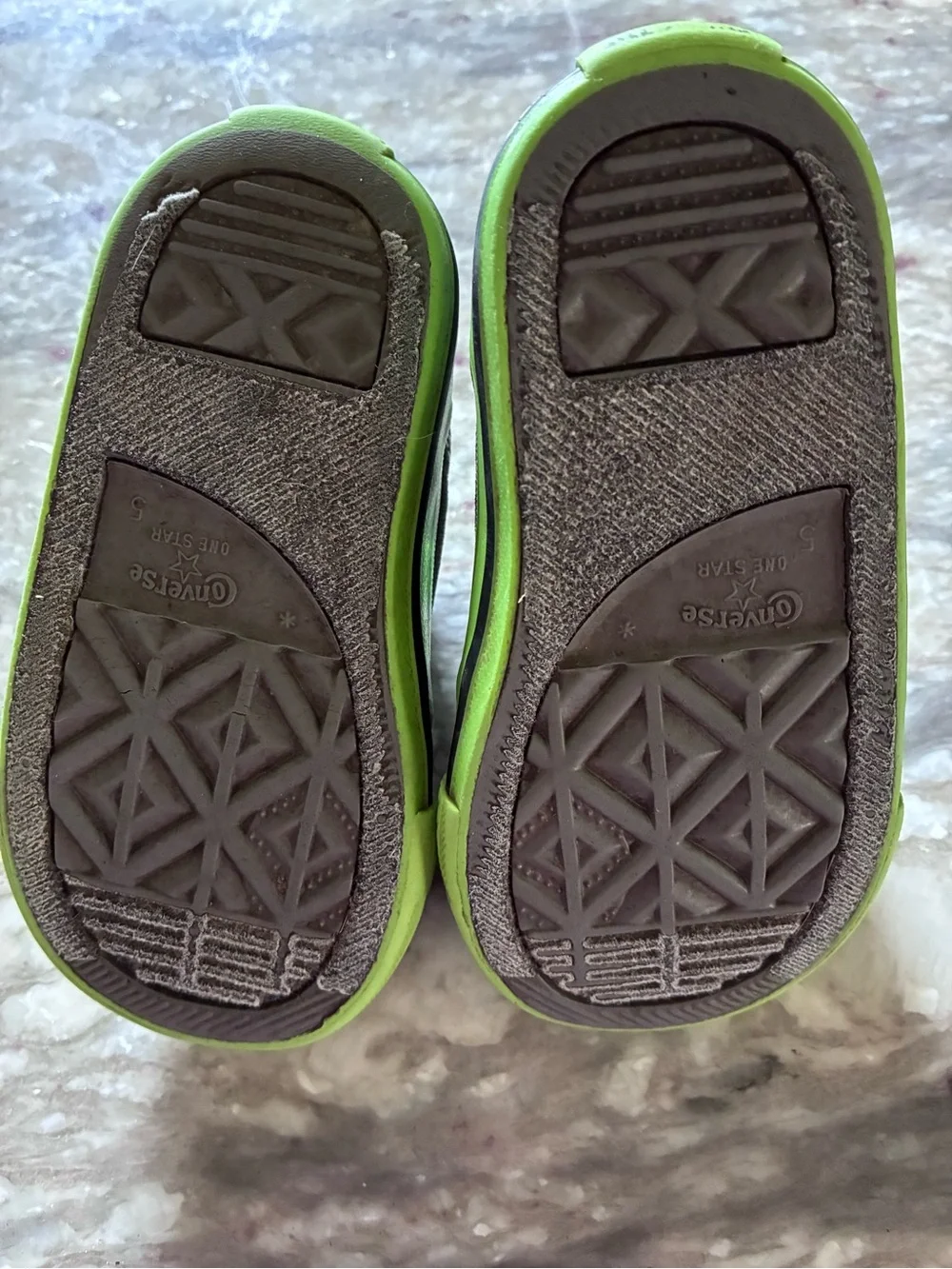 Converse Kids Black and Lime Green One Star Hook-and-Loop Sneakers